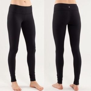 Lululemon Mid-Rise Black Wunder Under 4